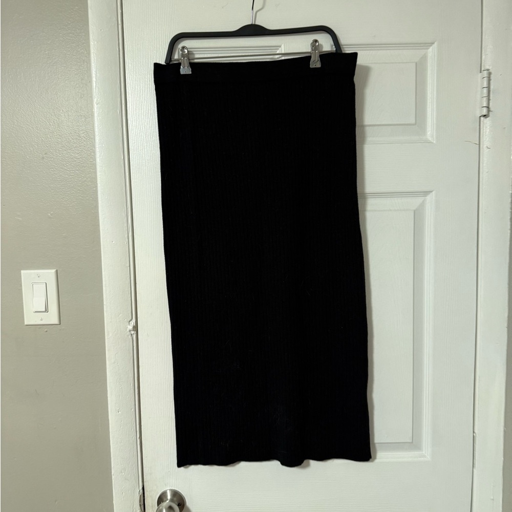 Elegant Black Women's Skirt Knitted - Size XL